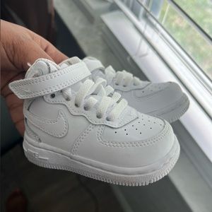 White high top Air Force ones 4C